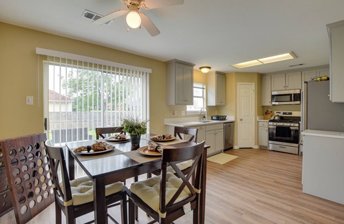 Cedar Hill House | 16 Mi to Dtwn Dallas: Spacious Home w/Yard!