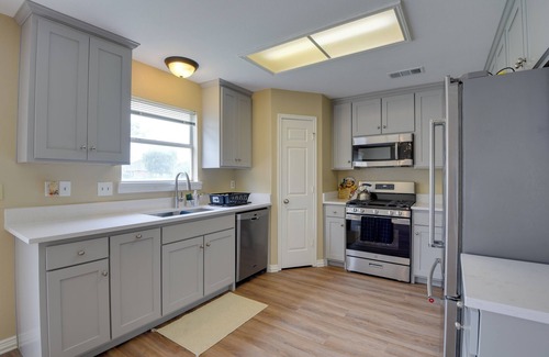 Cedar Hill House | 16 Mi to Dtwn Dallas: Spacious Home w/Yard!
