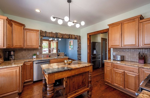 Alamogordo House | 16 mi to White Sands. Pool, Game Room, King Beds