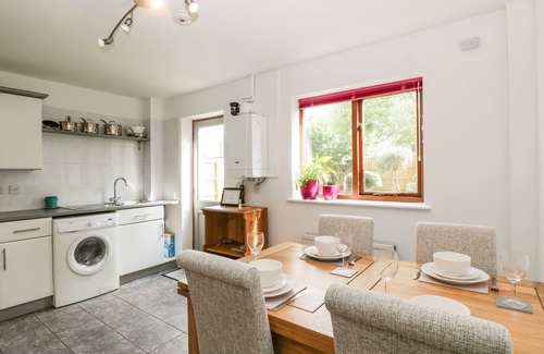 Bradford-on-Avon Cottage | 16 MYTHERN MEADOW, pet friendly, with a garden in Bradford-On-Avon