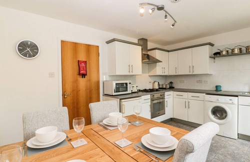 Bradford-on-Avon Cottage | 16 MYTHERN MEADOW, pet friendly, with a garden in Bradford-On-Avon