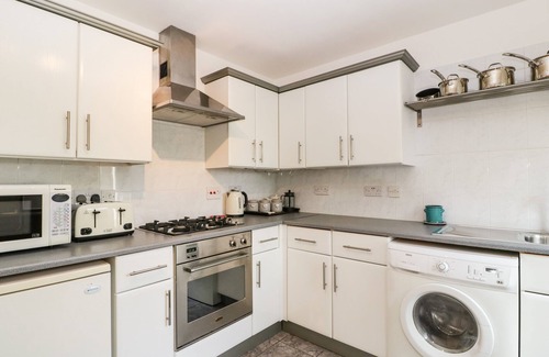 Bradford-on-Avon Cottage | 16 MYTHERN MEADOW, pet friendly, with a garden in Bradford-On-Avon