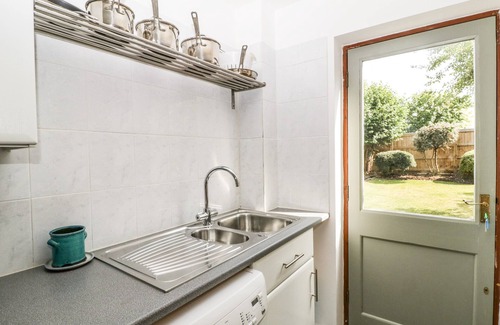 Bradford-on-Avon Cottage | 16 Mythern Meadow