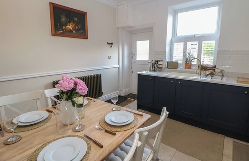 Little Hayfield Cottage | 16 OAK BANK, family friendly, character holiday cottage in New Mills