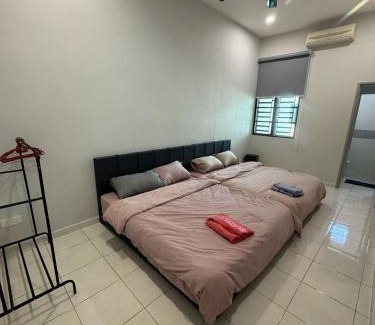Butterworth House | 16 pax HB Homestay Raja Uda Ong Yi How Butterworth - Budget Homestay - KTV NETFLIX MAHJONG