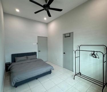Butterworth House | 16 pax HB Homestay Raja Uda Ong Yi How Butterworth - Budget Homestay - KTV NETFLIX MAHJONG