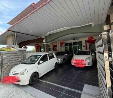 Butterworth House | 16 pax HB Homestay Raja Uda Ong Yi How Butterworth - Budget Homestay - KTV NETFLIX MAHJONG