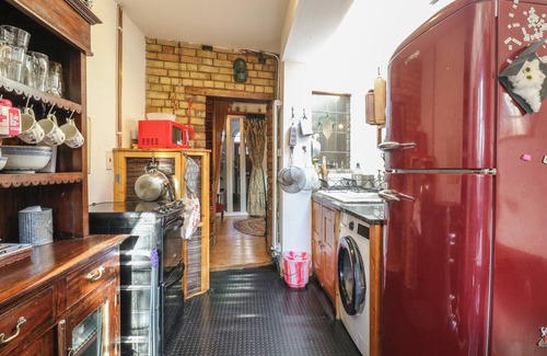 Cambridge Cottage | 16, pet friendly, character holiday cottage in Cambridge