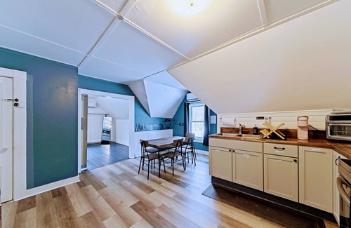 Antrim House | 16 ppl 2 hot tubs, game room, fire pit