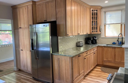 Newton Corner House | 16 Room House on Boston City Line. Sleeps 18. Free parking