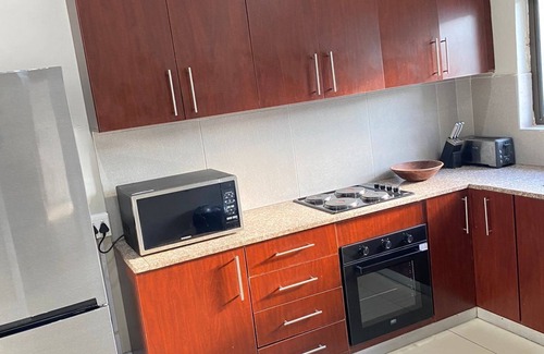 Windermere House | 16 sleeper house, 5 minutes to Moses Mabhida Stadium North Beach & Florida Road