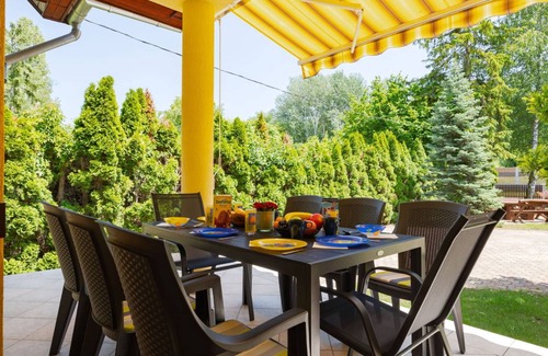 Balatonszarszo Apartment | 160 m² Apartment ∙ 4 bedrooms ∙ 10 guests