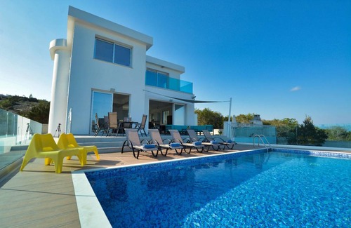 Atopetres House | 160 m² House ∙ 4 bedrooms ∙ 9 guests