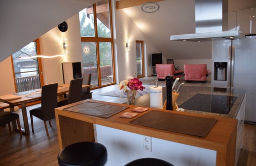 Munchen District Apartment | 160 sqm gallery apartment in a quiet hamlet southeast of Munich (MVV area)