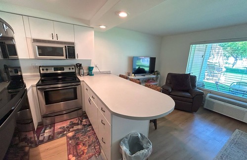 Quincy Condo | #161 Condo near large pool & shuttle to Gorge Amp-book separately