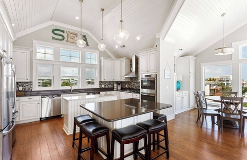 Currituck County House | 1617 Point Break*Oceanfront*Elevator*Tiki*Theater