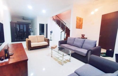 Gelugor House | 162 Home4Stay Deluxe Big 3story 6Rooms 20pax Wedding USM Arena Bridge