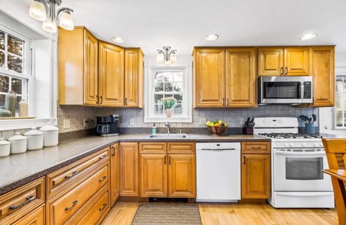 Plymouth House | 1620 Seaview: Less than a mile to downtown Plymouth; sleeps max of 10