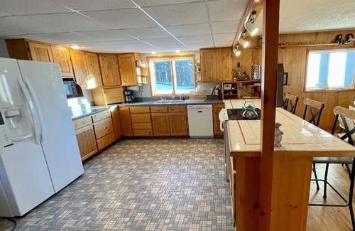 Burks Fork House | 168 private acres | ATV/dirtbike trails| walk to winery| hunt | 5 BEDROOM HOUSE