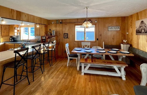 Burks Fork House | 168 private acres | ATV/dirtbike trails| walk to winery| hunt | 5 BEDROOM HOUSE