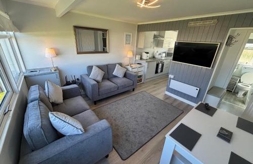 Great Yarmouth Apartment | 169 Sunbeach, Scratby - Two bed Chalet, sleeps 5, pet friendly, FREE pool and entertainment passes plus WiFi and linen and towels included