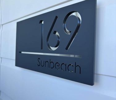 Great Yarmouth Apartment | 169 Sunbeach, Scratby - Two bed Chalet, sleeps 5, pet friendly, FREE pool and entertainment passes plus WiFi and linen and towels included