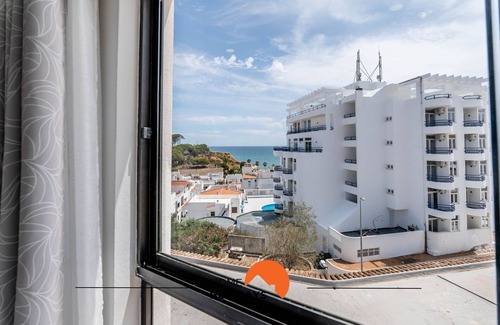 Olhos D'Agua Apartment | #169 T3 Medronheira by Home Holidays
