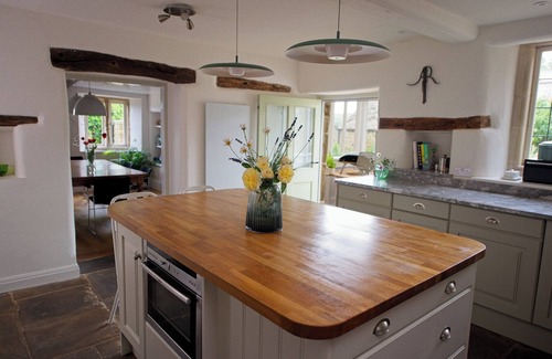 Hope Valley House | 16th Century Family Friendly Home in Peak District