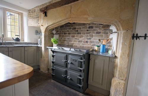 Hope Valley House | 16th Century Family Friendly Home in Peak District