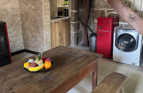 Saint-Augustin House | 16th century thatched house, relaxation area for adults and children