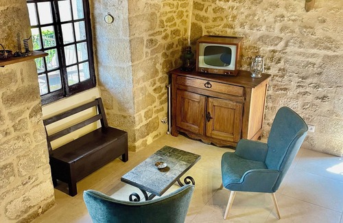 Saint-Augustin House | 16th century thatched house, relaxation area for adults and children