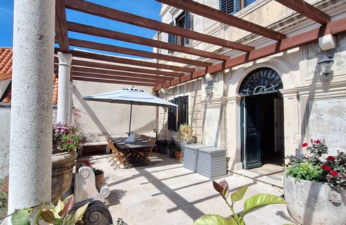 Pile Villa | 16th century villa Filomena, panoramic sea views, walking distance to Old Town