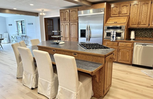 Brainerd House | 17 Acre-7k Sq Ft Lake house, Hot Tub, Pontoon, Arcade, Fireplace,Pool, billiards