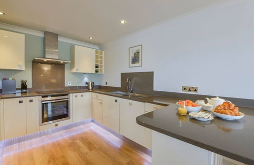Bigbury-on-Sea Cottage | 17 BURGH ISLAND CAUSEWAY, family friendly in Bigbury-On-Sea