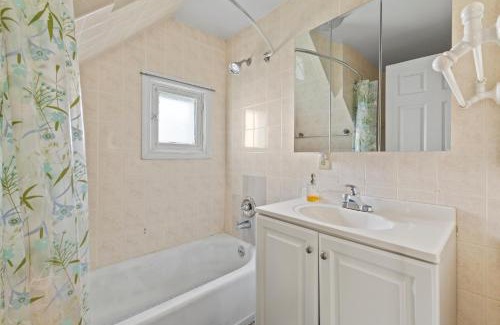 Malden Apartment | 17 Cozy&Spacious 3 bedroom home in Malden with window AC