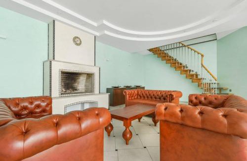 Odessa City Center Apartment | 17 Deribasivska 4-room Apartment