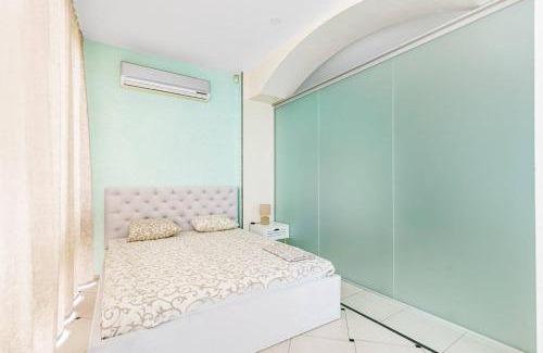 Odessa City Center Apartment | 17 Deribasivska 4-room Apartment