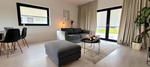 Lodz Apartment | 17 DOM duży parking , Mandoria , PTAK , 2 Sypialnie lub 1 sypialnia, taras , Autostrada A1, Kalinowskiego 17E WIFI