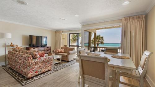 Fort Bay Apartment | #17 Latitude 29