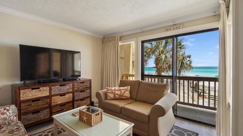 Fort Bay Apartment | #17 Latitude 29