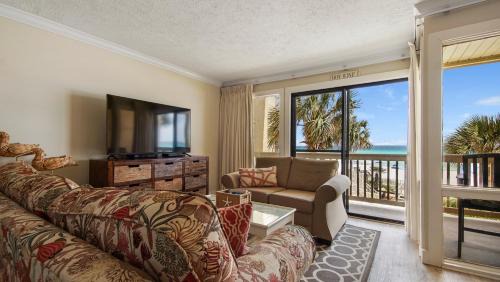 Fort Bay Apartment | #17 Latitude 29