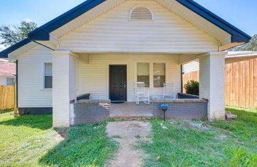 Bessemer House | 17 Mi to Birmingham Renovated Home with Deck