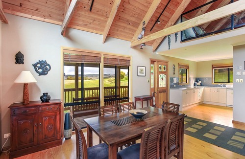 Currency Creek House | 17 Nash Court - Immerse Yourself in Nature