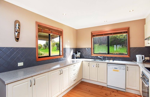 Currency Creek House | 17 Nash Court - Immerse Yourself in Nature