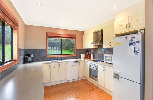 Currency Creek House | 17 Nash Court - Immerse Yourself in Nature