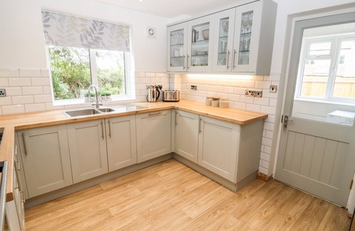 Broadway Cottage | 17 Sands Close