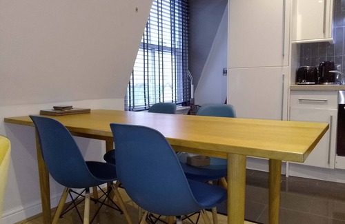 South Cliff Apartment | 17 South Street Top Flat