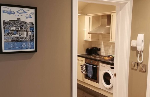 South Cliff Apartment | 17 South Street Top Flat