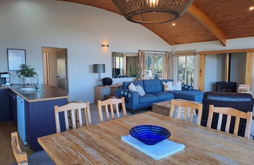 Acacia Bay House | 17 Te Urunga Place, Taupo