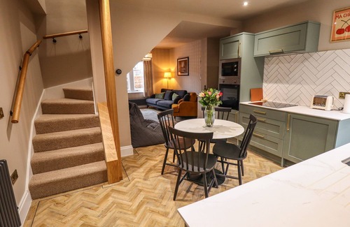 Lincoln Cottage | 17 Union Road House